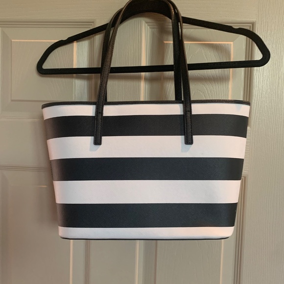 Aldo Black/White Tote Handbag - Picture 3 of 8
